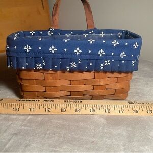 Vintage Longaberger 1987 Medium Key Basket